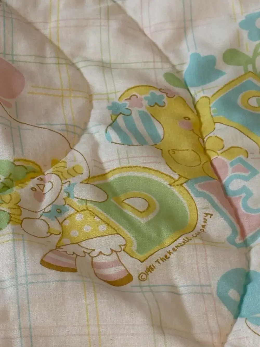 Vintage 1981 The Kendall Company Baby Sleeping Bag Quilted Comforter Pastel Alph
